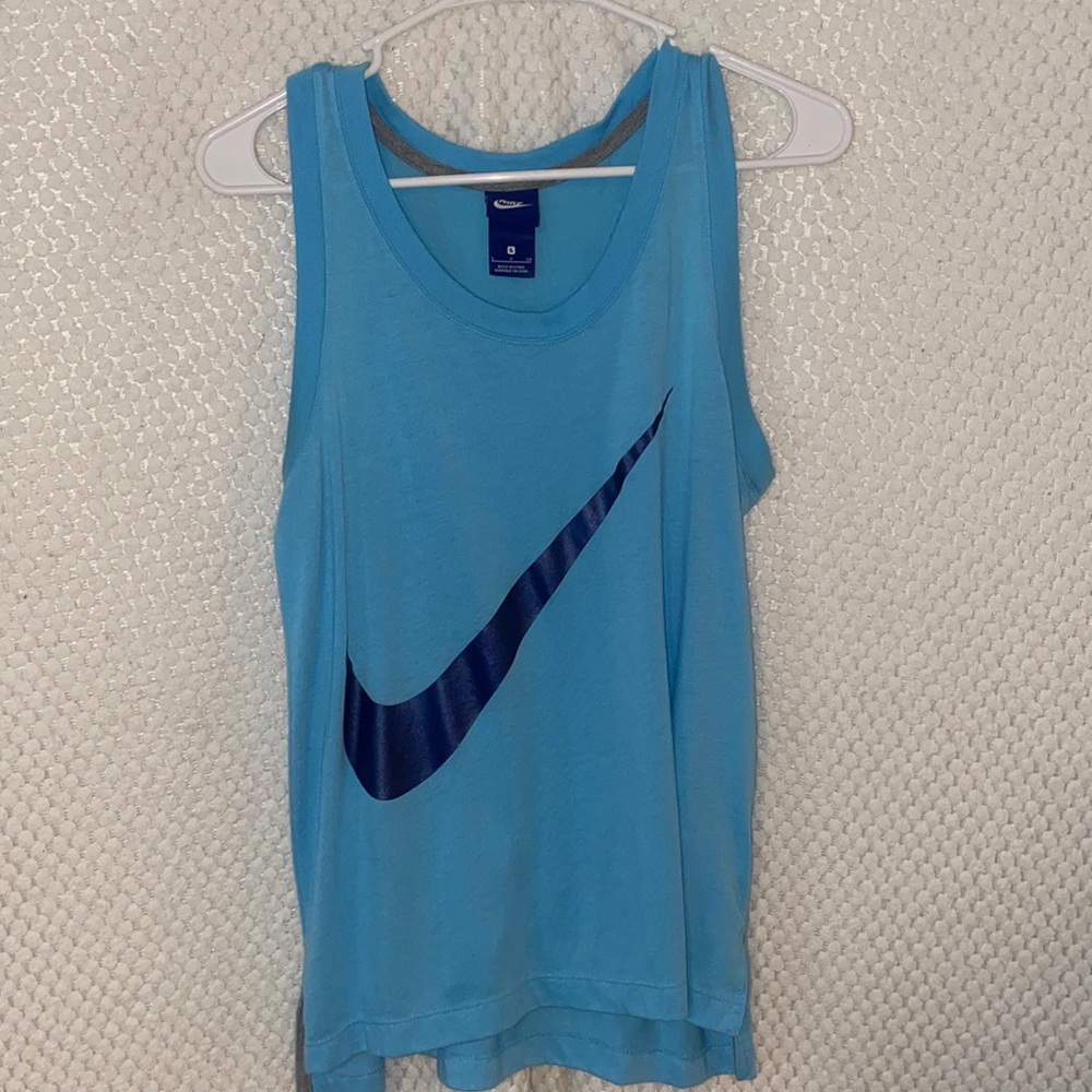 Nike women’s top